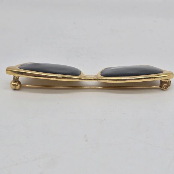 Vintage Black Enamel Sunglasses Brooch Pin Gold Tone Retro Classic - Picture 4 of 8